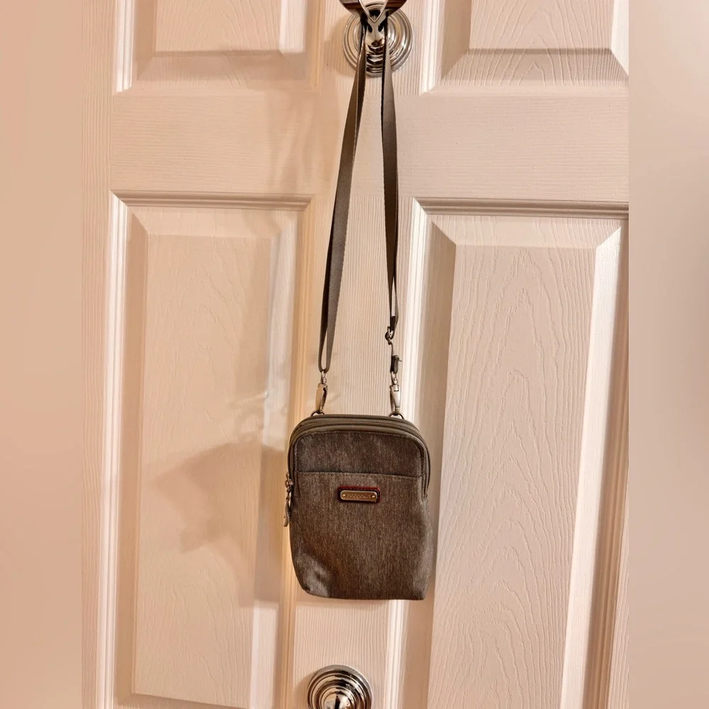 Baggallini Take Two Bryant Mini Crossbody - MISSING WRISTLETexcellent condition - Picture 6 of 11